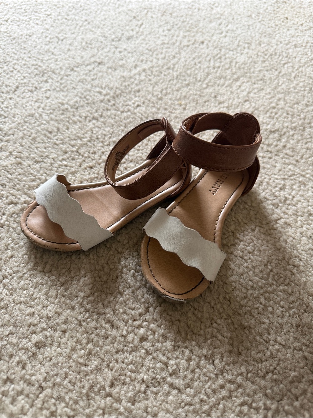 Old Navy girls Brown and White ankle strap Sandals size 6